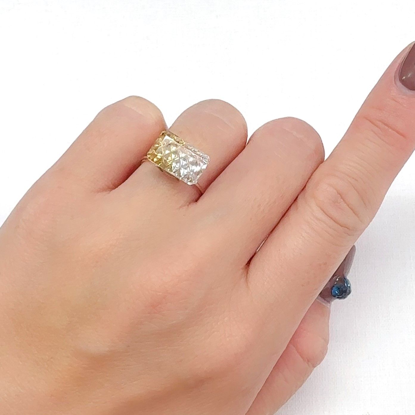 ◇甲州貴石切子Plus Three◇バイカラーシトリン カード付き ブラジル・ミナスジェライス州産 3.45ct[240628257]12.6x7.8mm前後