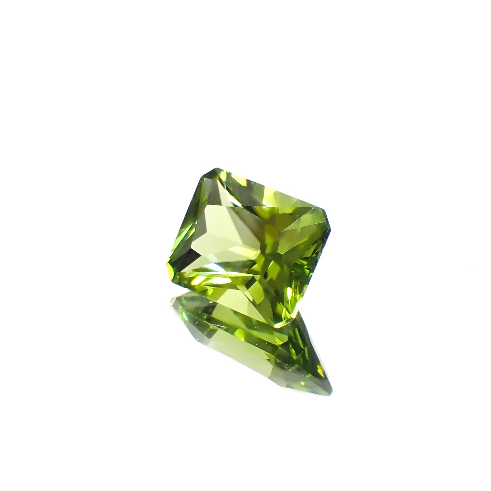 ペリドット 中国産 1.73ct[230622293]8.1x6.1mm前後