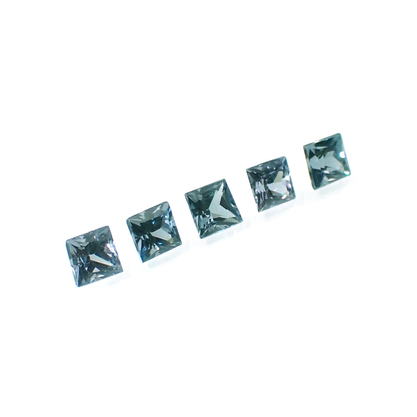 ◆ランダムセレクト-Limited edition-◆<先着20個>◇プリンセスカット◇カラーチェンジガーネット アレキタイプ  マダガスカル・ベキリー産 約0.10ct[230622362]2.3-2.4x2.3-2.4mm前後