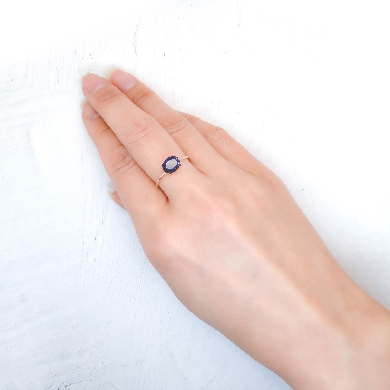 アイオライト タンザニア産 0.94ct / 7.9x6.1mm前後 [260231739]