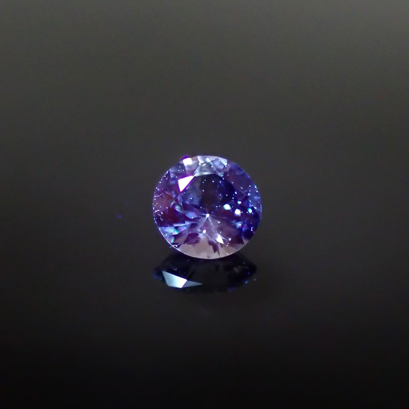 アイスブルーサファイア スリランカ産 0.19ct [250129735]3.5x3.5mm前後