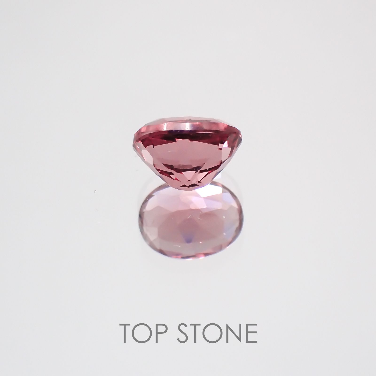 カラーチェンジマラヤガーネット タンザニア産 ルース 0.72ct[21059666]5.6×4.5mm前後