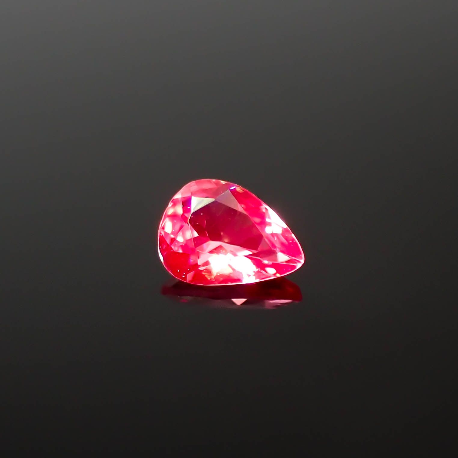 ホットピンクスピネル タンザニア・マヘンゲ産 0.10ct[240327005]3.7x2.8mm前後