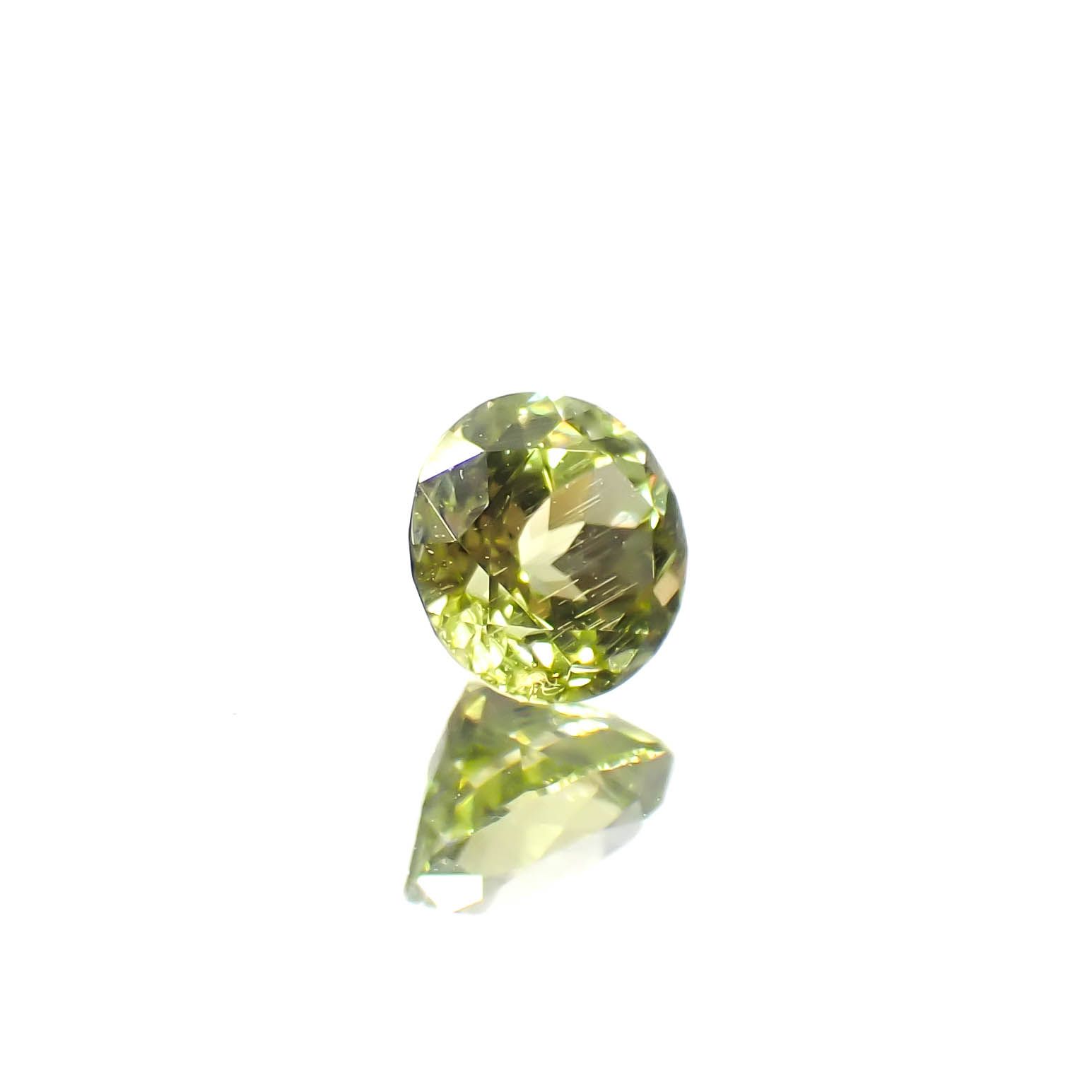 パラサイティックペリドット 採取地：インドネシア・ジェパラ 0.24ct [250730747]3.7x3.7mm前後