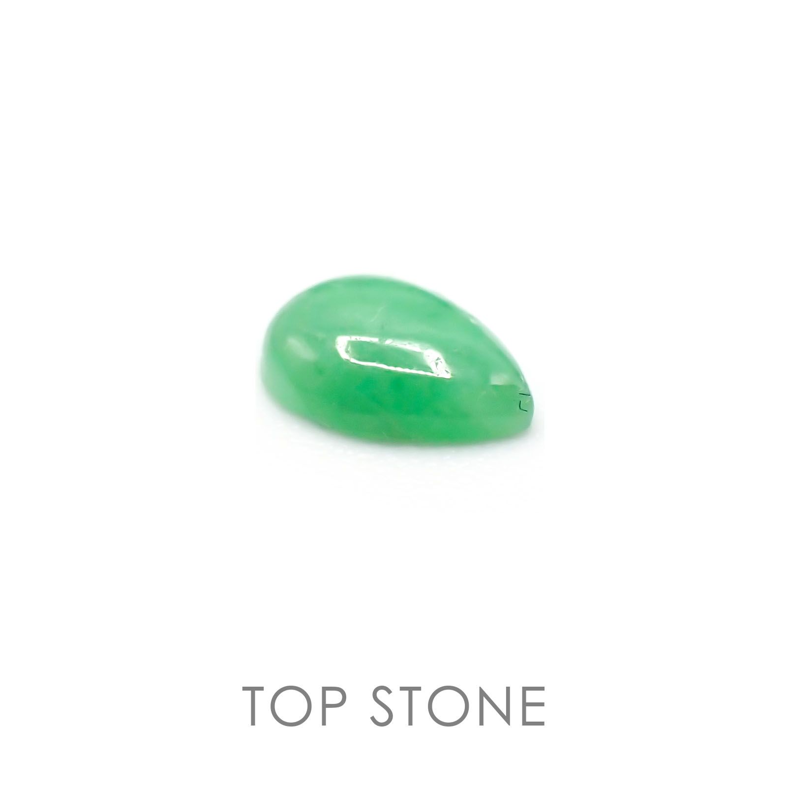 翡翠(宝石名ジェダイト) ビルマ産 0.68ct 識別済[20106819]7.4×5mm前後