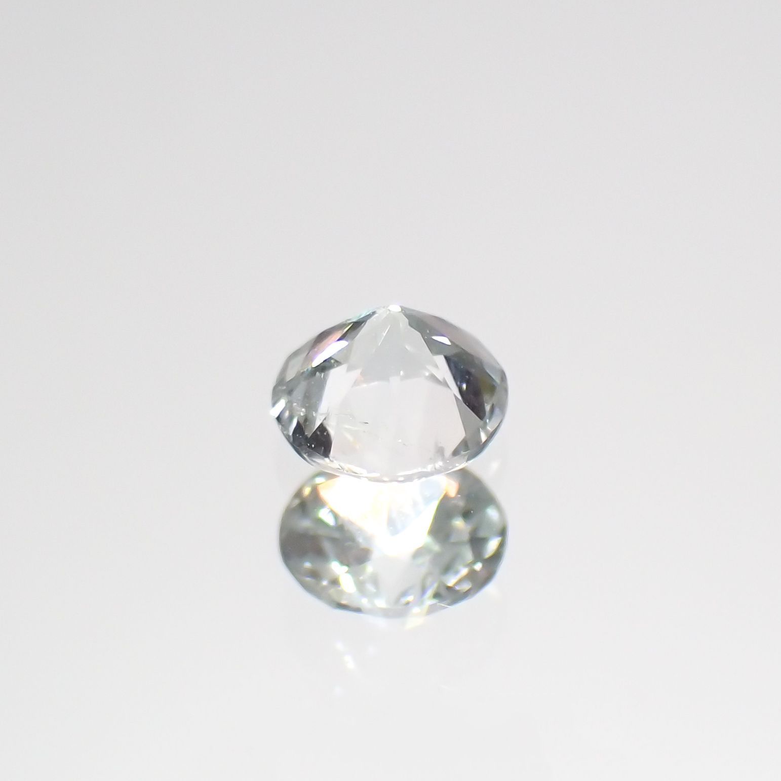 ジェレメジェバイト(宝石名エレメジェバイト)ナミビア産 0.24ct 識別済[220616307]3.9x3.8mm前後