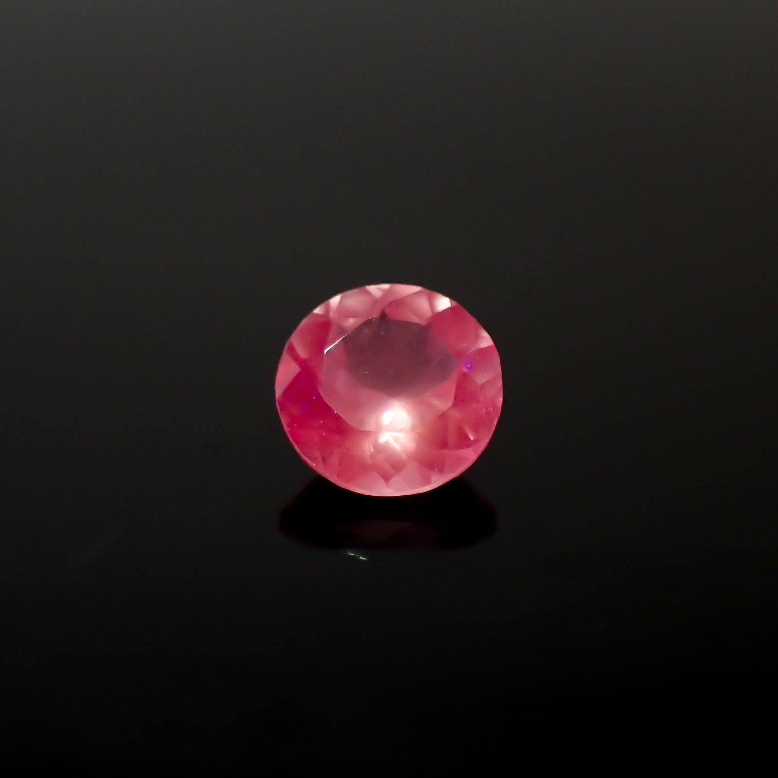 シルキーピンクスピネル タンザニア産 0.49ct / 5x5mm前後 [260524952]