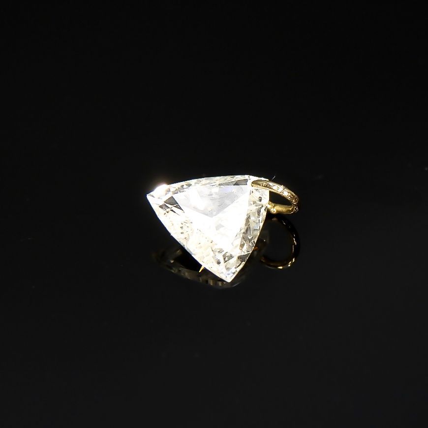◇La terre(ラ・テール)◇K18ダイヤモンドチャーム TTLC/SI (宝石名ダイアモンド) 0.138ct 識別済[220115342]3.7x3.9mm前後
