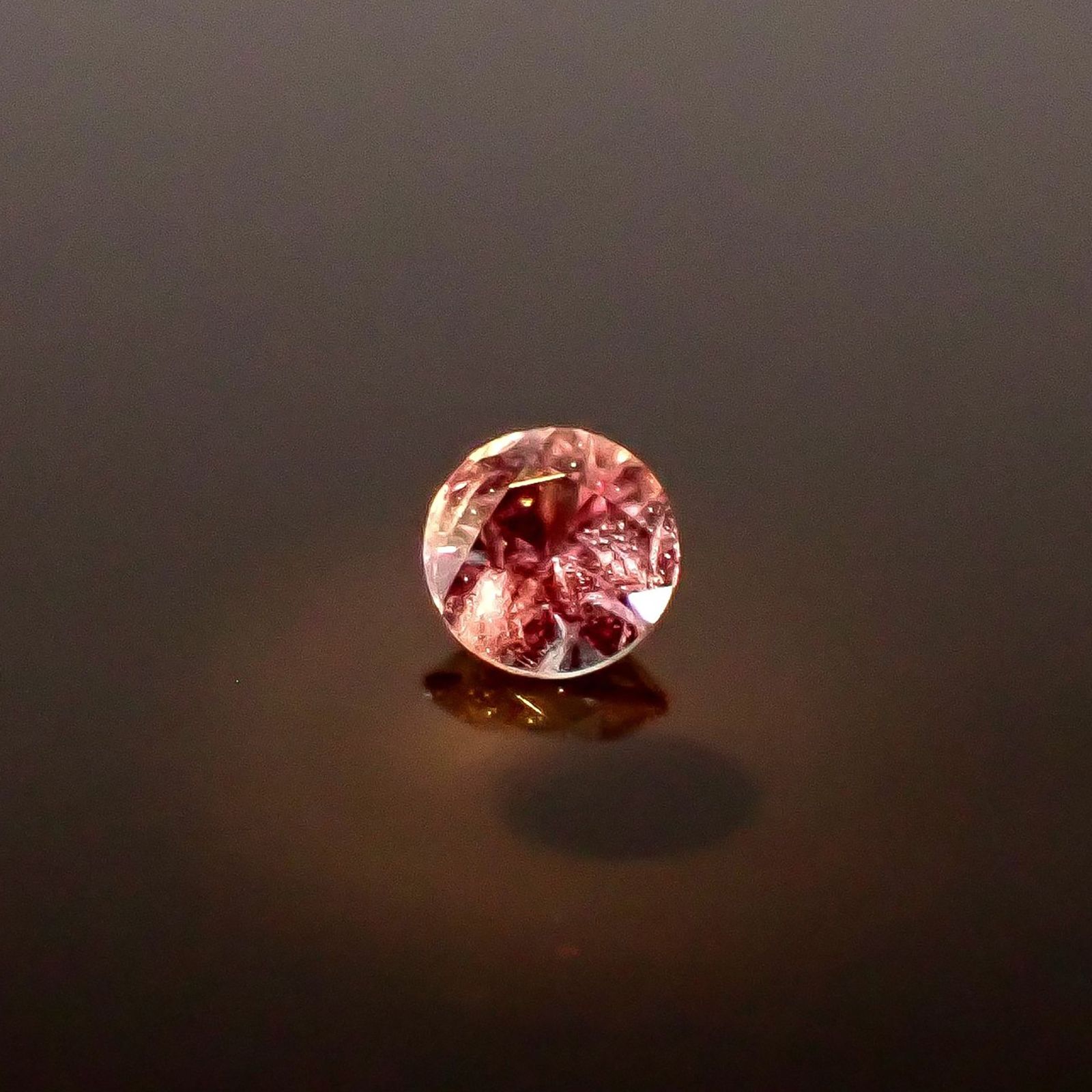 アレキサンドライト ロシア産 0.042ct / 2.1x2.1mm前後 [260131563]
