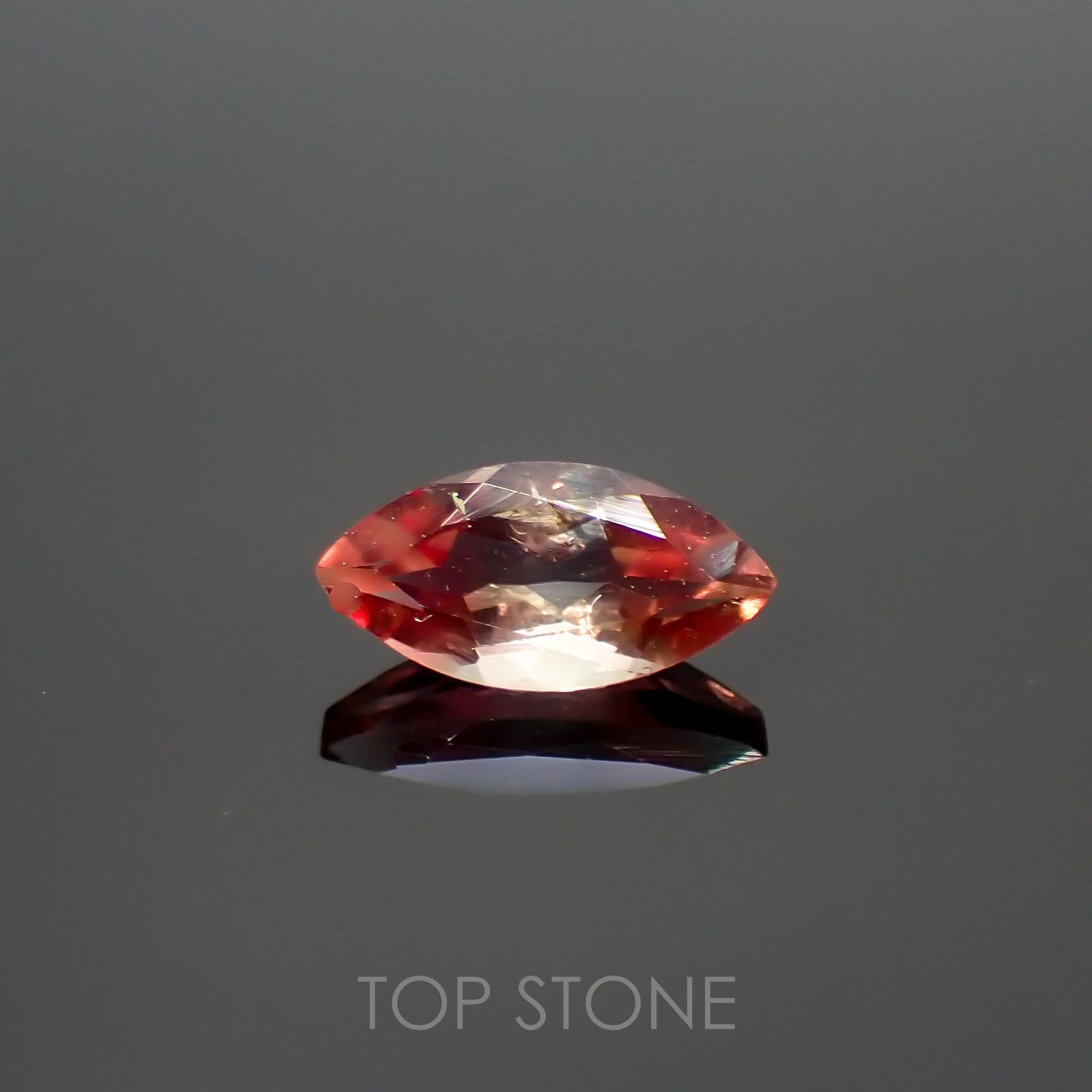 バイカラーアンデシン(宝石名アンデシン)チベット産 0.77ct 識別済[220115264]9.1x4.6mm前後
