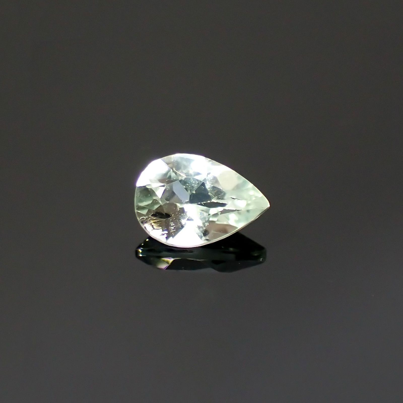 モンテブラサイト(宝石名モンテブラサイト)マダガスカル産 識別済 0.39ct / 6x4.1mm前後 [220115212]