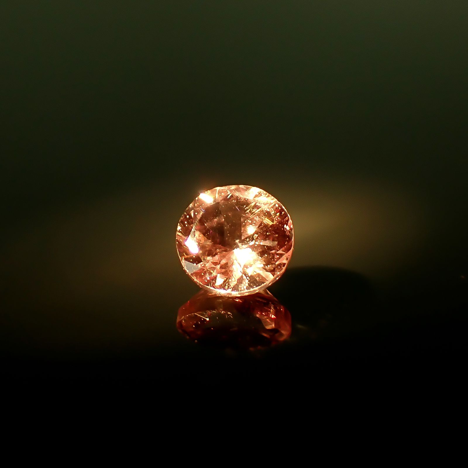 ドラゴンガーネット タンザニア産 0.33ct / 4x4mm前後 [260732672]