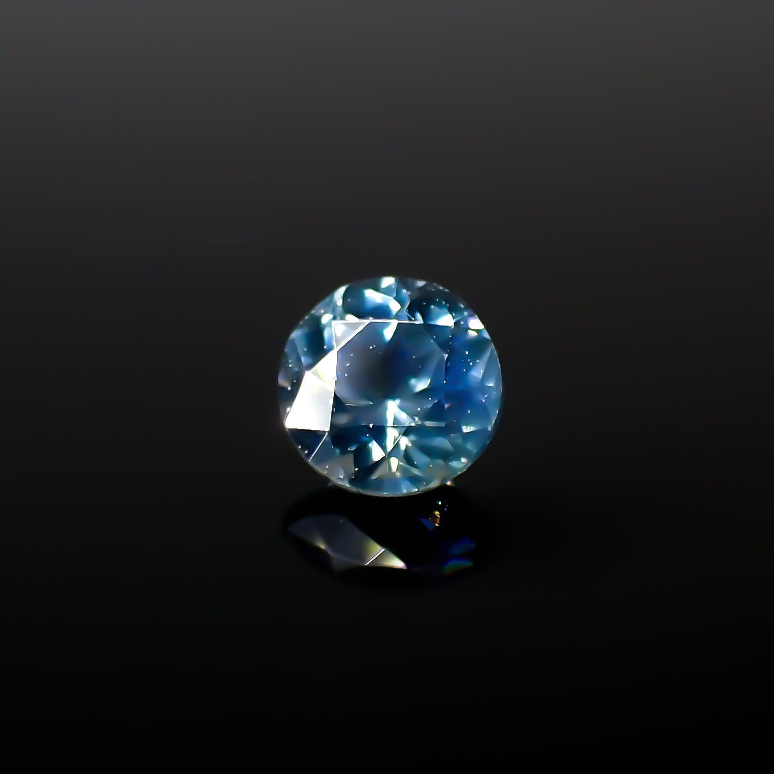 モンタナサファイア アメリカ・モンタナ州産 0.46ct[240326400]4.3x4.3mm前後