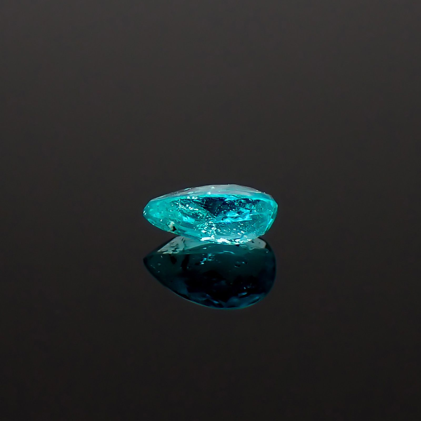 パライバトルマリン(宝石名トルマリン/別名 パライバ・トルマリン)ブラジル産 識別済 0.11ct / 3.7x2.5mm前後 [260932807]