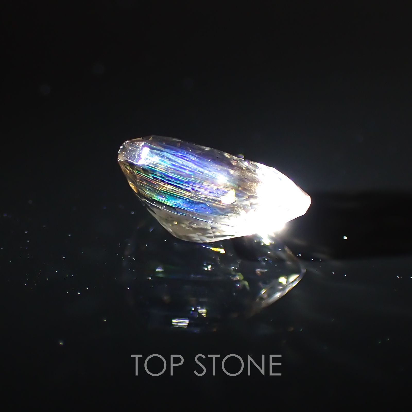 レインボースキャポライト ブラジル産 ルース 2.37ct[21019471]10.9×7.9mm前後