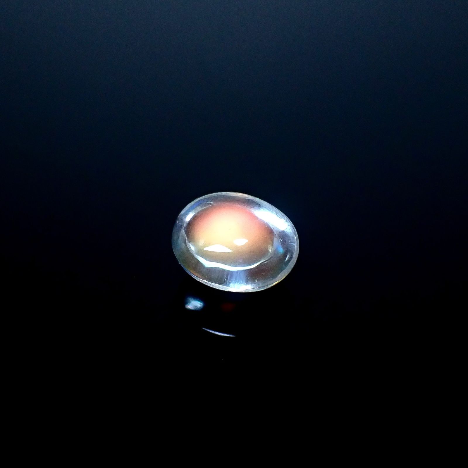 ◇バフトップカット◇レインボームーンストーン(宝石名アンデシン・ラブラドライト)マダガスカル産 ソ付(彩珠) 1.246ct / 7.3x6mm前後 [250931033]