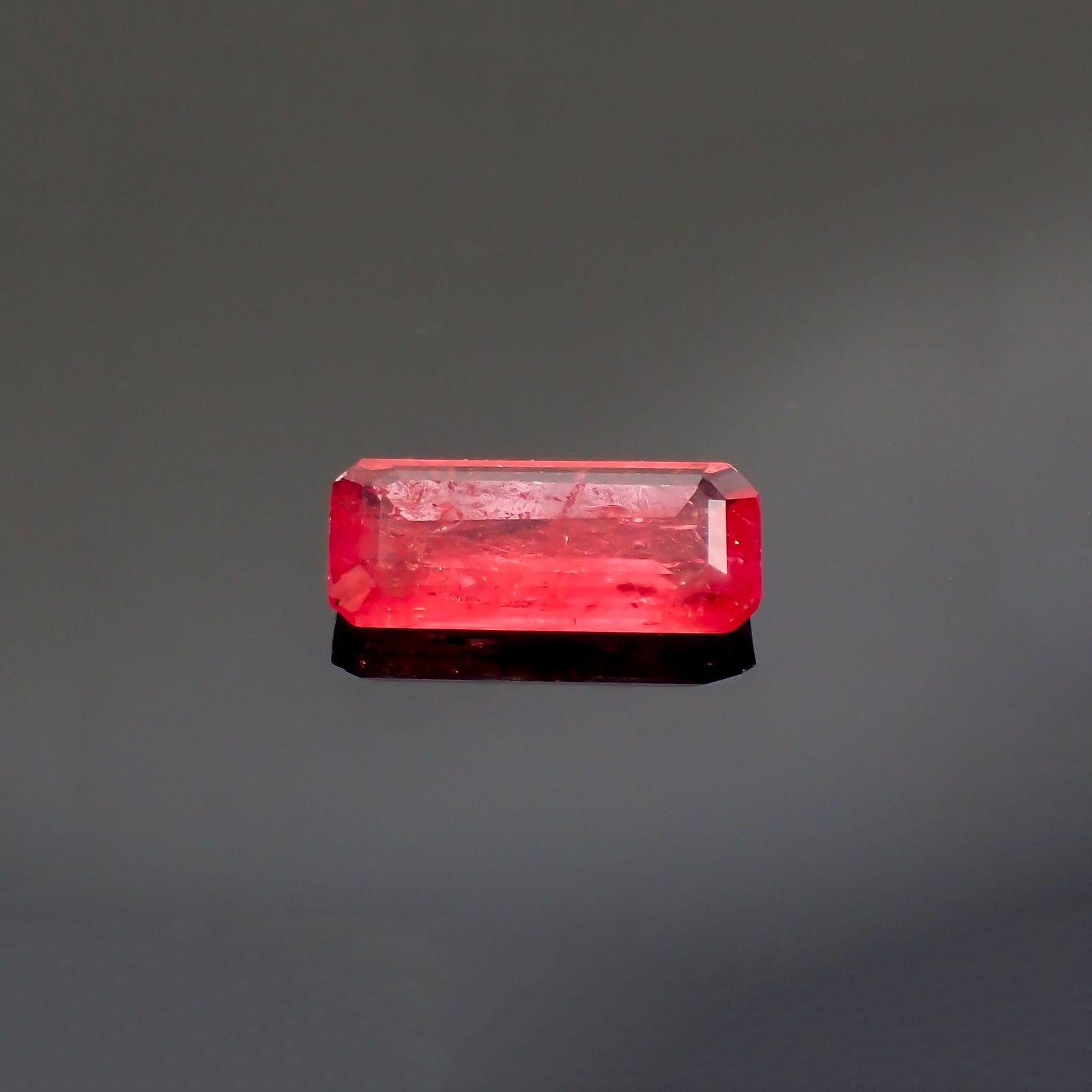 ロードナイト(宝石名ロードナイト)ブラジル産 識別済 2.31ct / 12.6x5.6mm前後 [220114018]