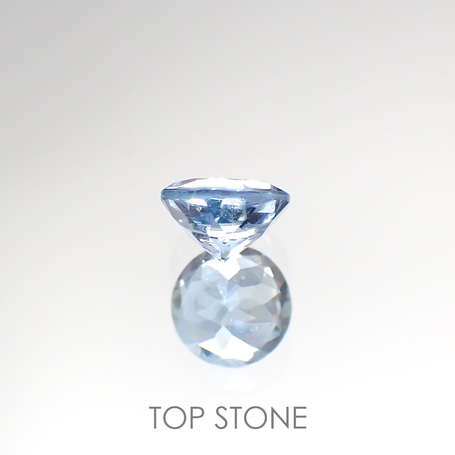 アクアマリン サンタマリアカラー(宝石名アクアマリン) モザンビーク産 0.44ct 識別済[210812593]4.9×4.9mm前後