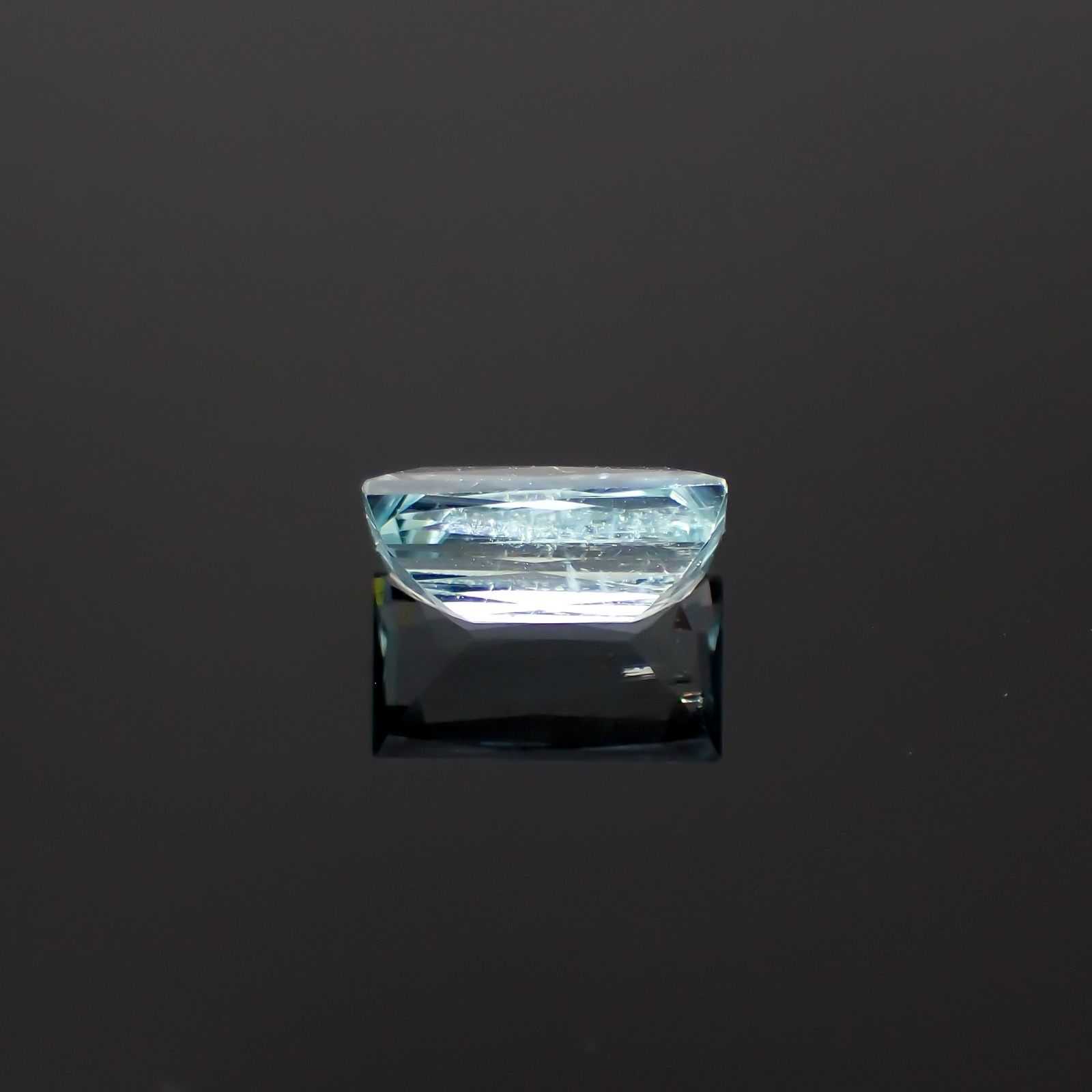 パライバトルマリン(宝石名トルマリン/別名パライバ・トルマリン)モザンビーク産 識別済 1.02ct / 7.8x4.2mm前後 [230522238]