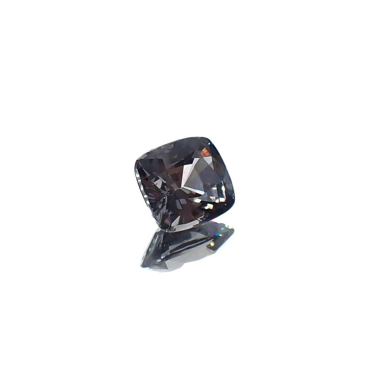 プラチナスピネル(宝石名スピネル)ビルマ産 0.88ct 識別済[250730754]5.9x5.4mm前後