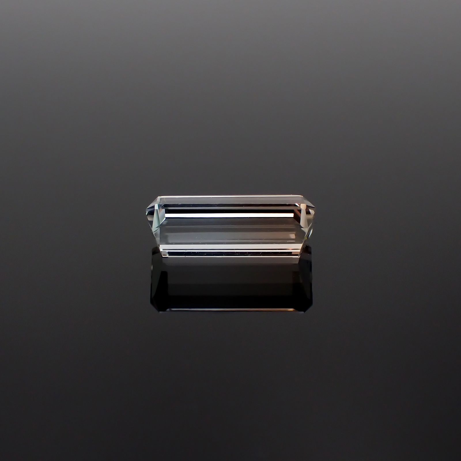 バイカラートパーズ ウクライナ産 2.77ct[231024044]11.4x5.4mm前後