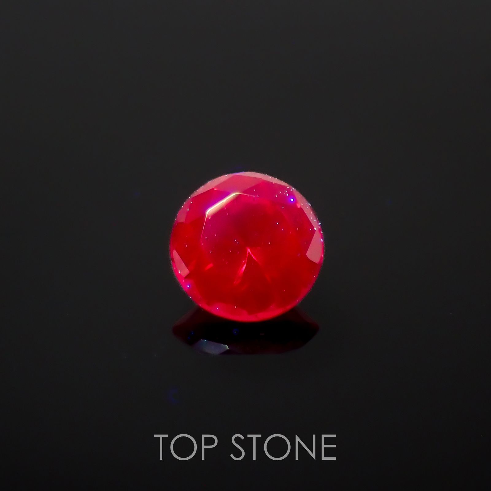 レッドスピネル ビルマ/マダガスカル産 0.19ct[230220555]3.5x3.5mm前後