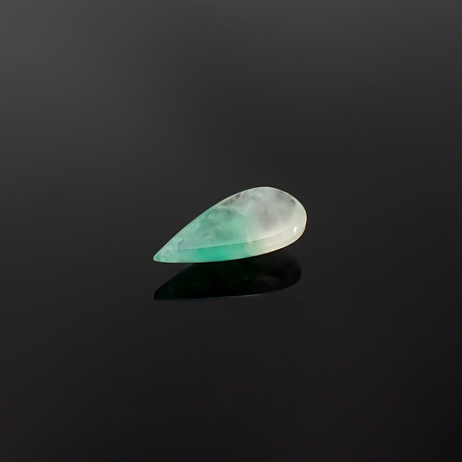 エメラルドインクォーツ ブラジル産 3.95ct / 17.4x8.5mm前後 [260432036]