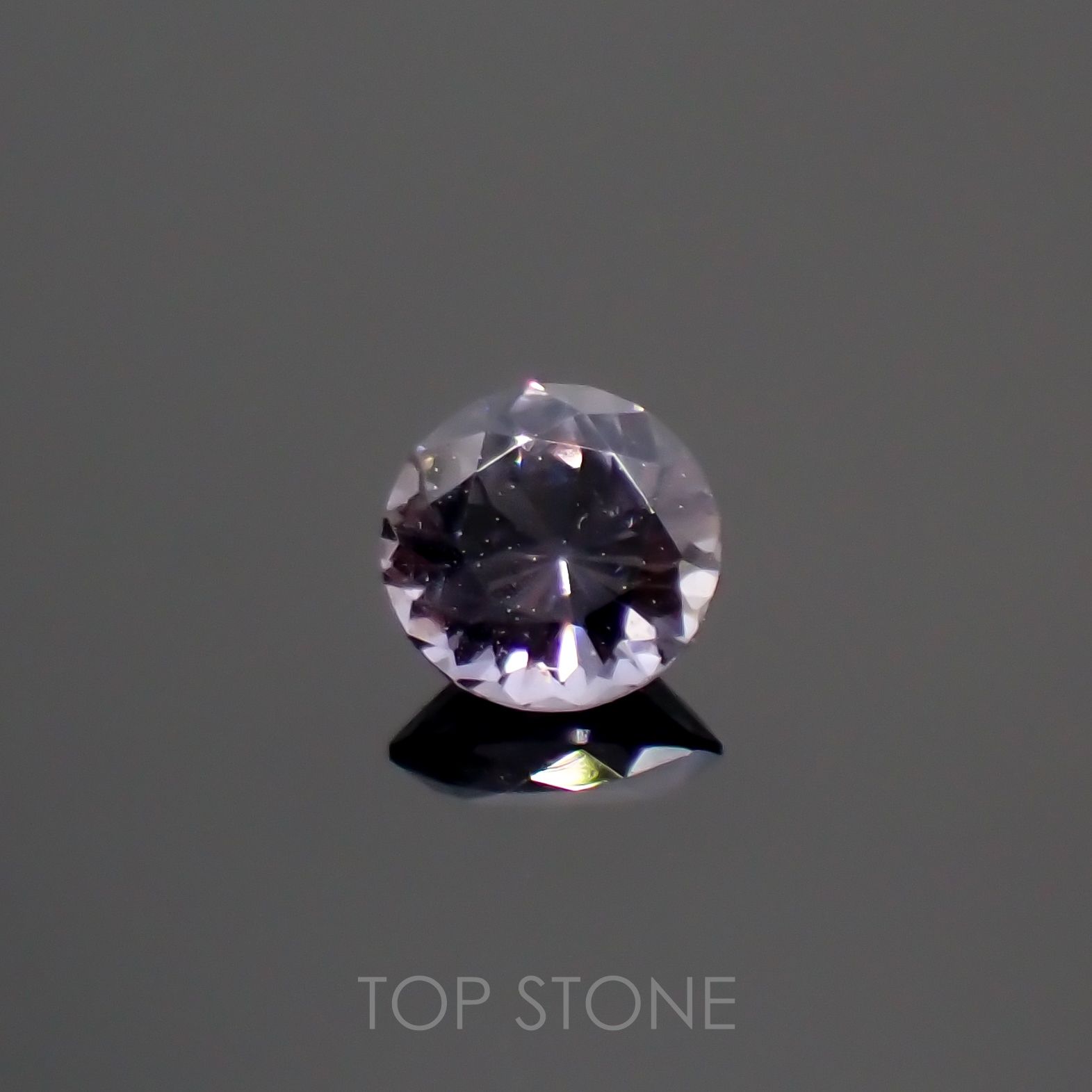 バイオレットスピネル(宝石名スピネル)ビルマ/マダガスカル産 0.24ct 識別済[220114563]3.8x3.8mm前後