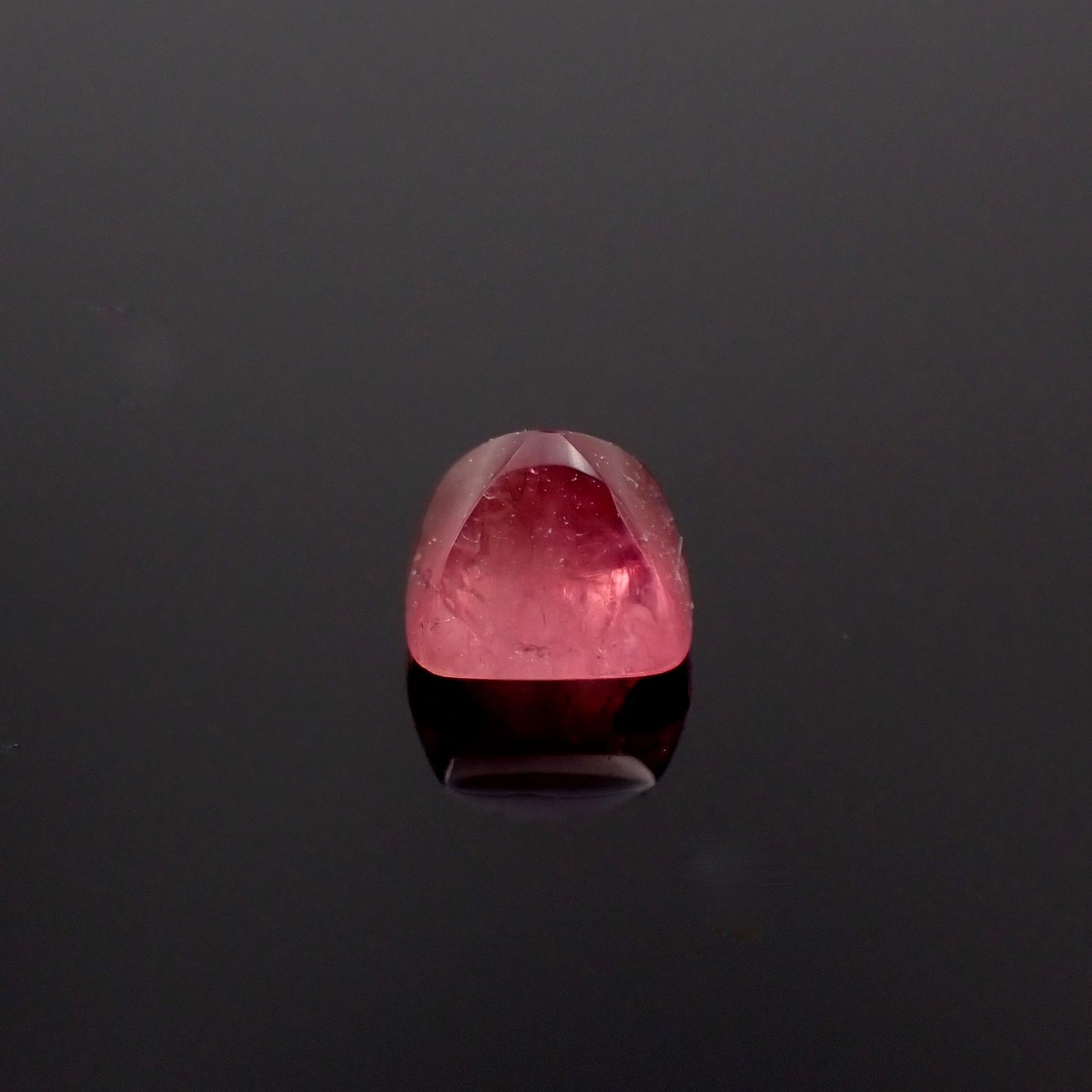 ◇バフカット◇レッドベリル アメリカ・ユタ州産 0.28ct[231023767]3.7x3.6mm前後