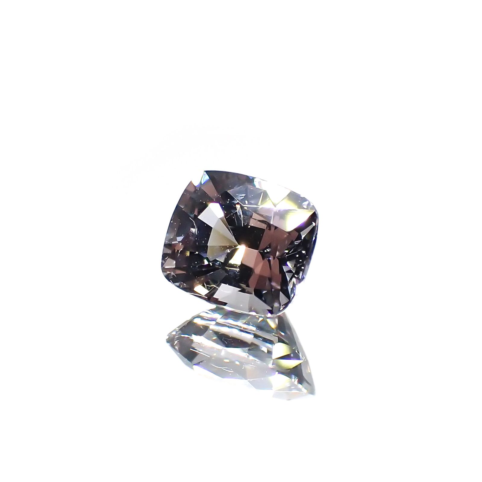 プラチナスピネル(宝石名スピネル) ビルマ産 1.108ct ソ付(彩珠)[250913320]6.3×5.4mm前後