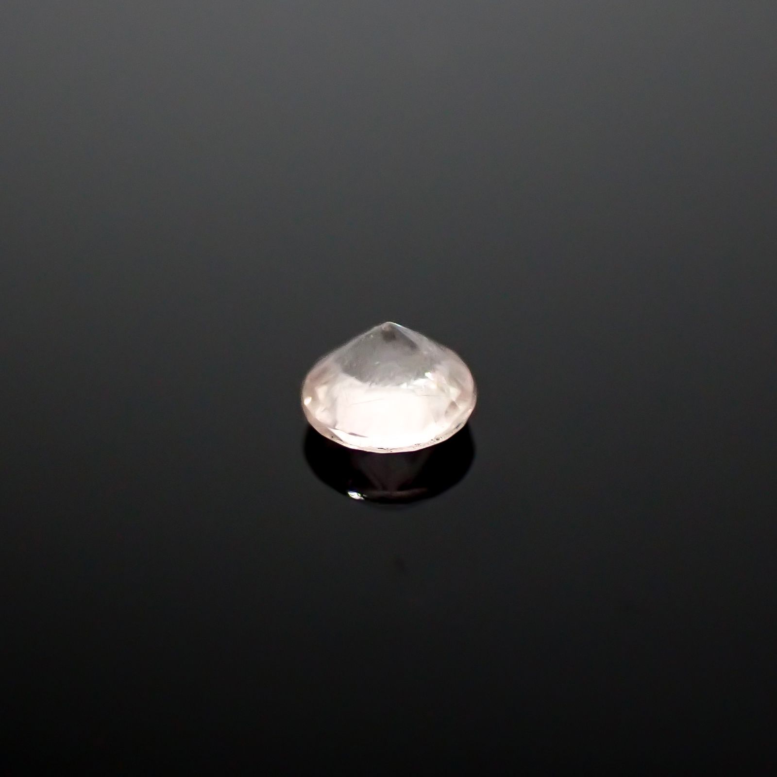 ピンクユークレース(宝石名ピンク・ユークレース)ブラジル産 0.058ct ソ付(彩珠)[240728569]2.4x2.4mm前後
