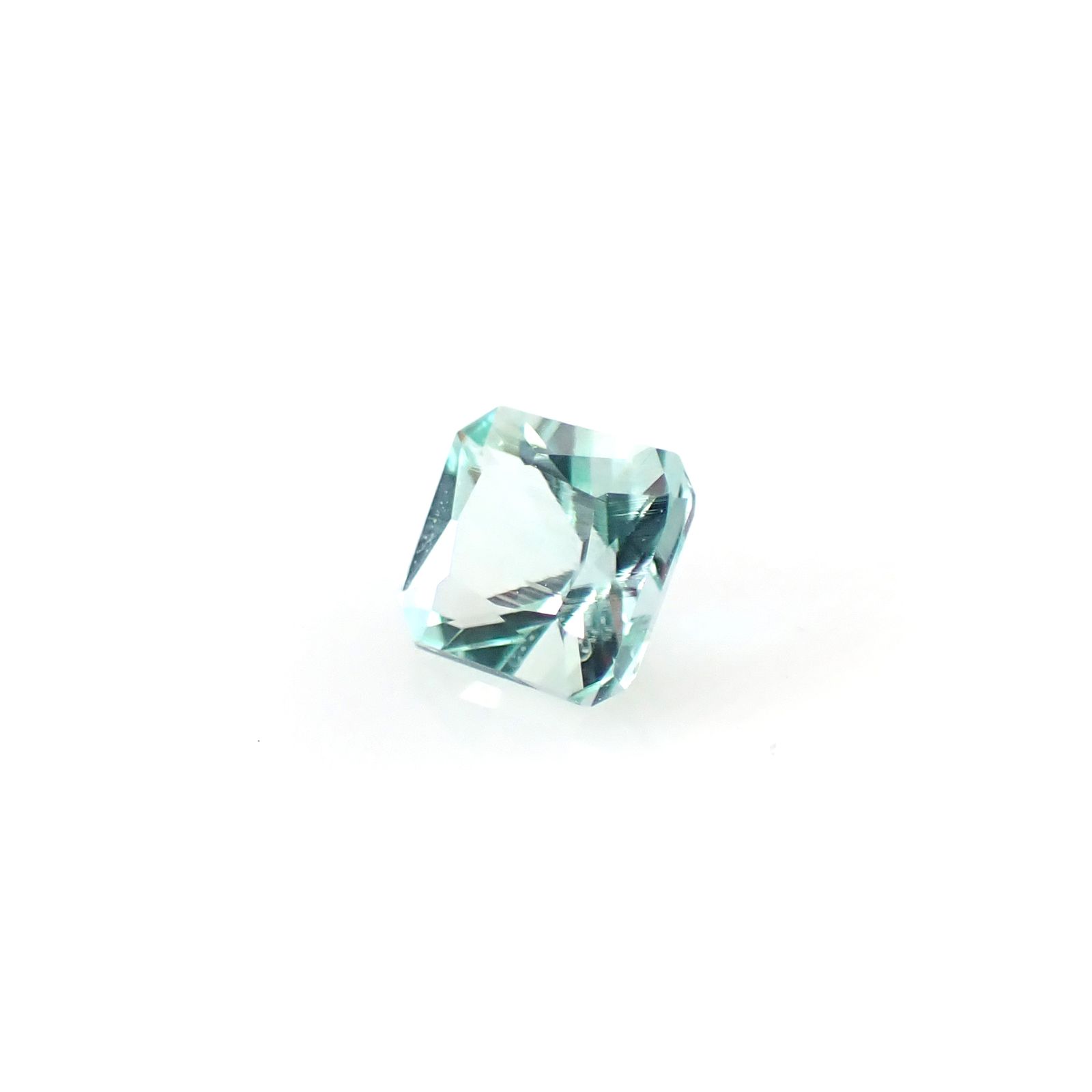 ミントベリル ナイジェリア産 0.33ct [250430205]4.2x4mm前後