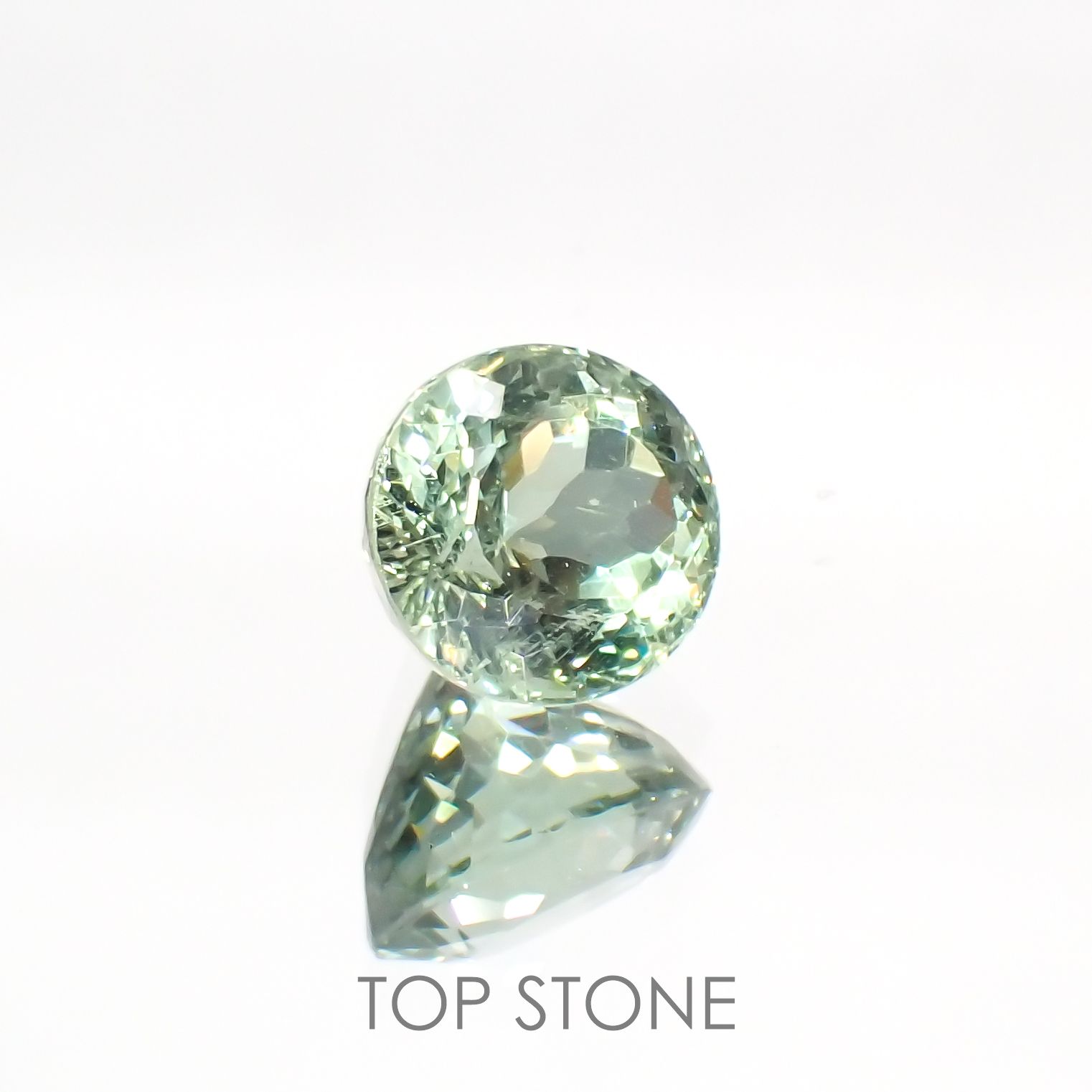 グリーンアパタイト(宝石名アパタイト) マダガスカル産 1.97ct 識別済[20106874]7.4×6.9mm前後