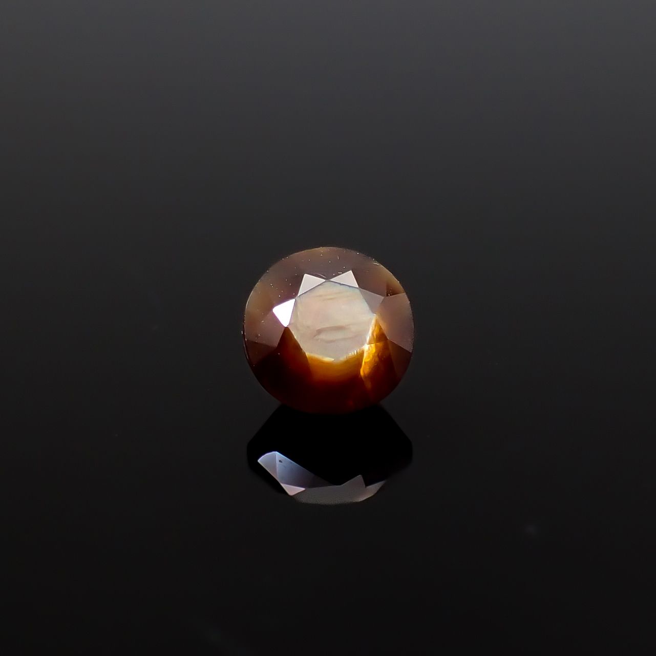 レインボーガーネット 日本・奈良県産 1.10ct [250129677]5.7x5.6mm前後