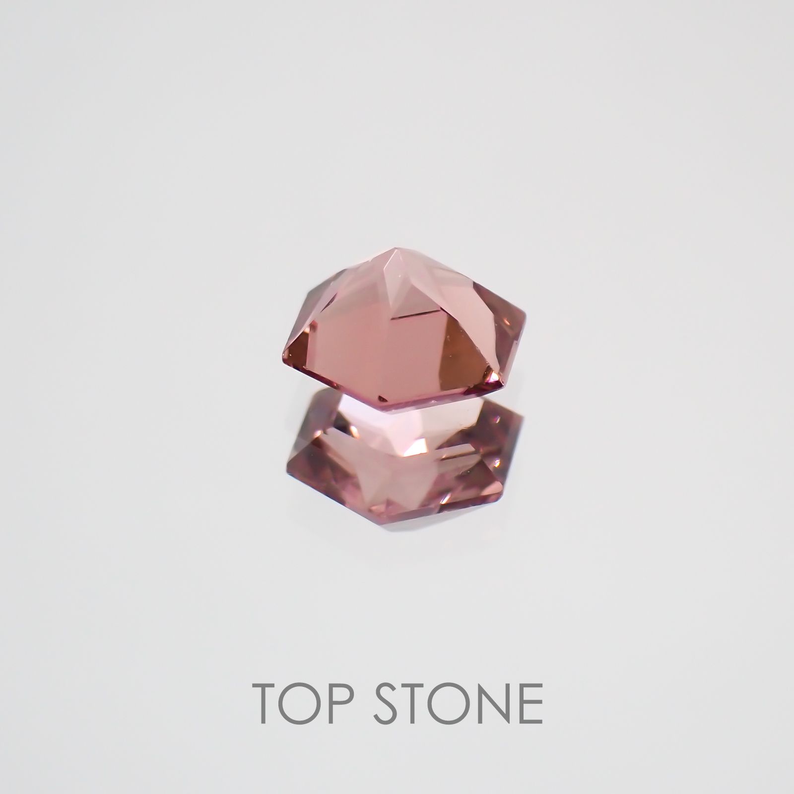 ◇ヘキサゴンカット◇マラヤガーネットSA(宝石名ガーネット) タンザニア産 0.35ct 識別済[210210094]4×4mm前後