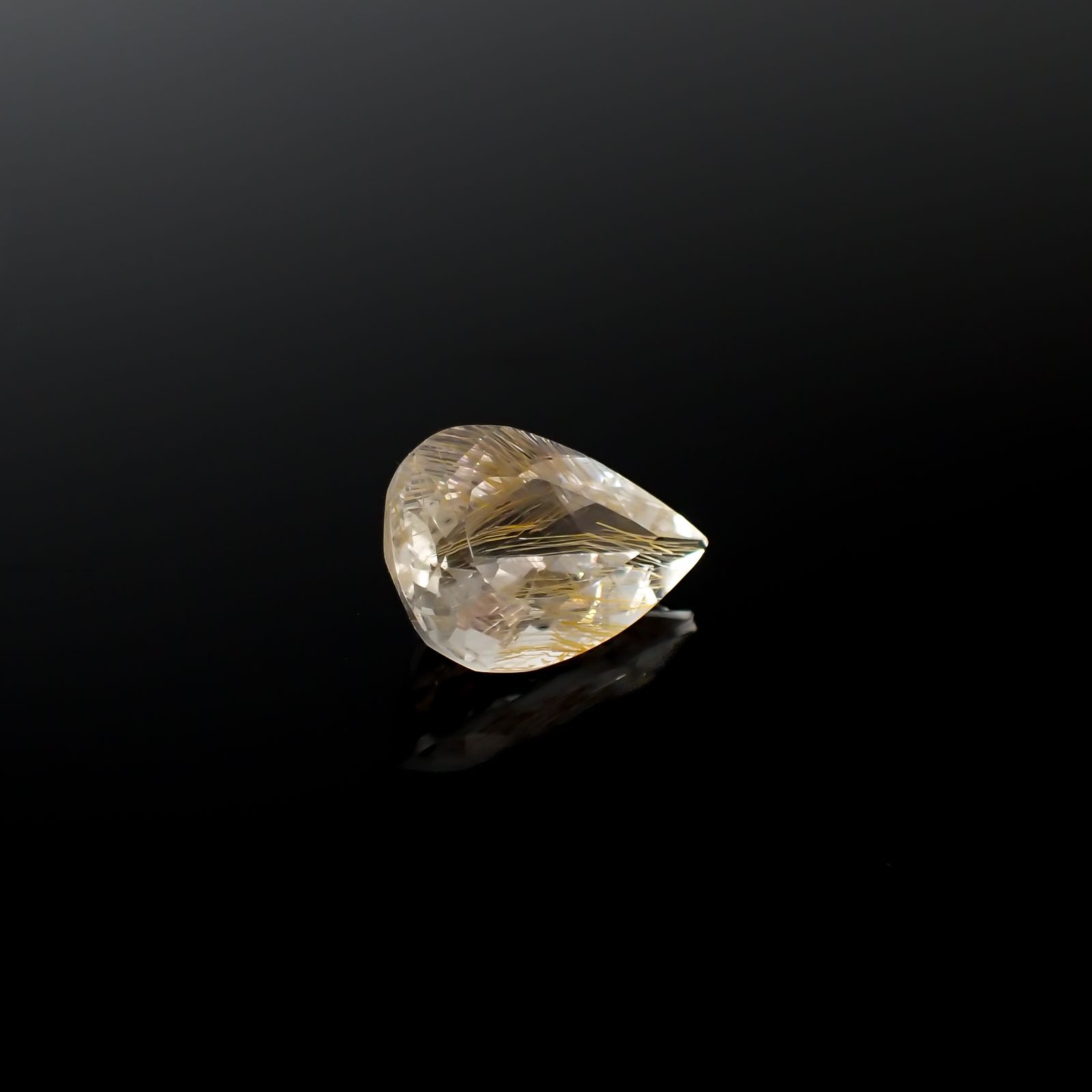 ニードルイントパーズ(チューブイントパーズ) ブラジル・ミナスジェライス州産 14.97ct[240225888]18.9x13.2mm前後