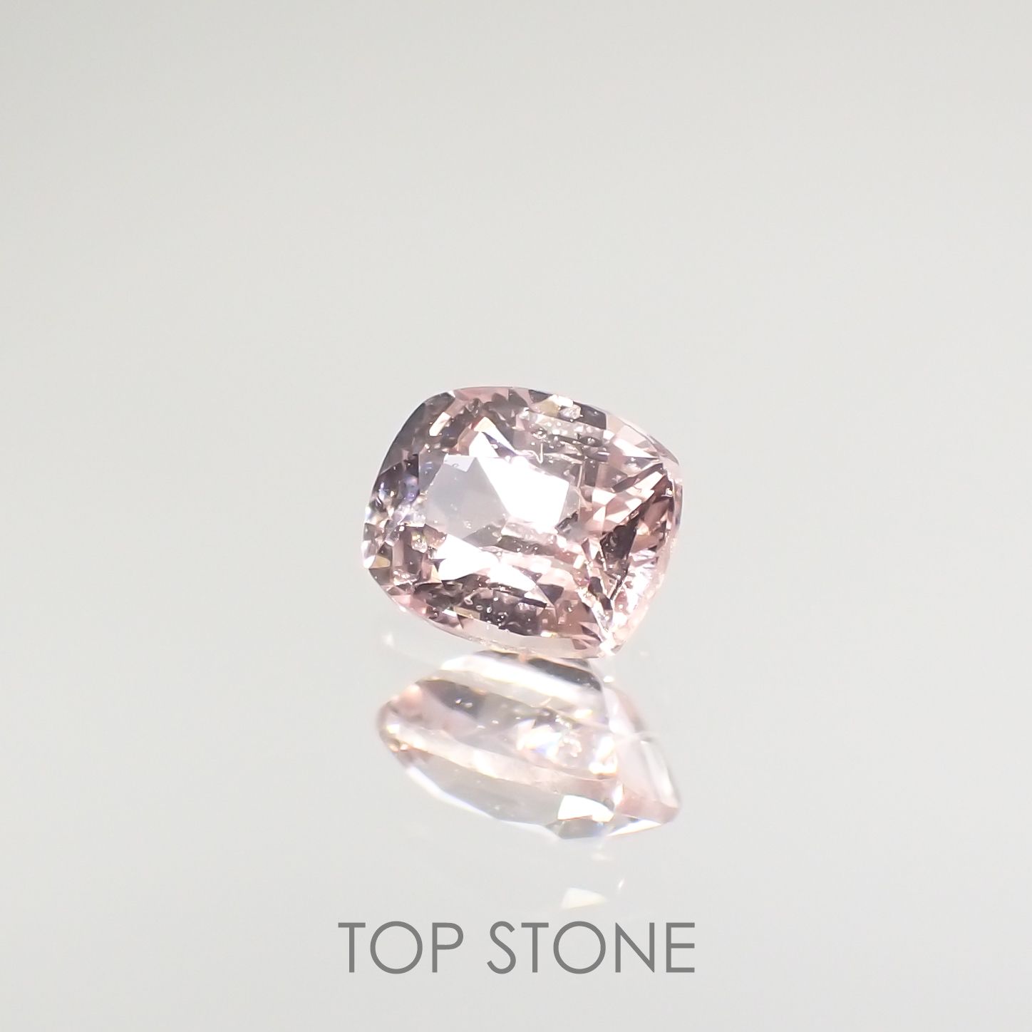 ピンクサファイア(宝石名ピンク・サファイア) マダガスカル/スリランカ産 0.41ct 識別済[210812554]4.4×3.5mm前後