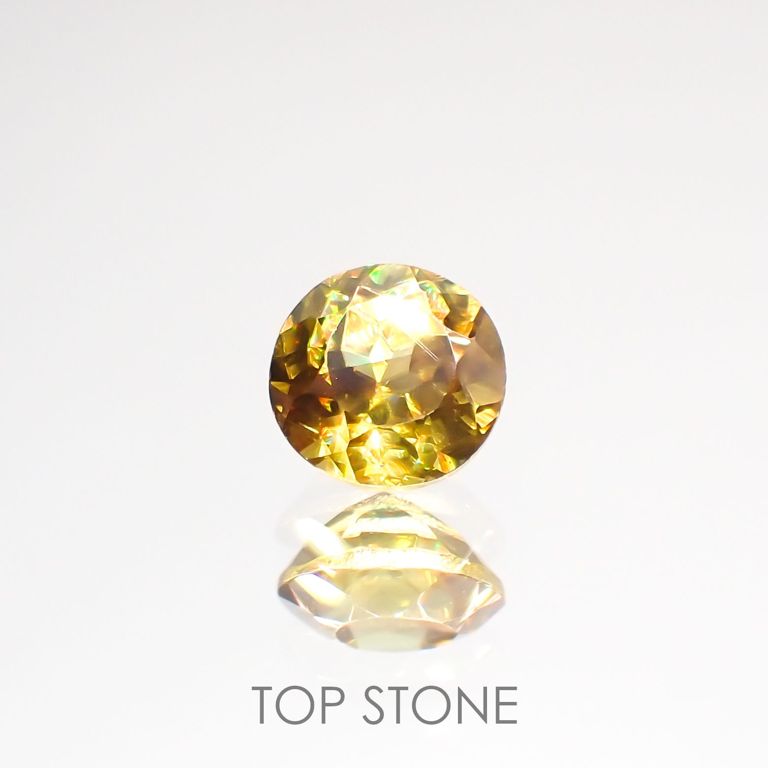 ゴールデンスフェーン(宝石名スフェーン) マダガスカル産 0.57ct 識別済[210812766]4.9×4.9mm前後