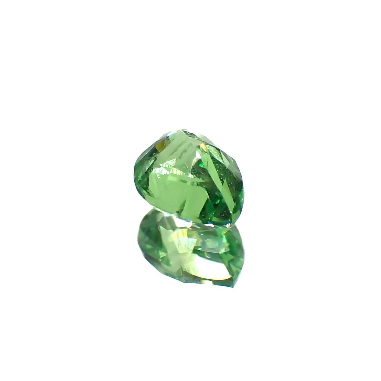 ミントガーネット(宝石名グリーン グロッシュラー・ガーネット)タンザニア産 識別済 0.24ct / 4.5x3.2mm前後 [260219976]