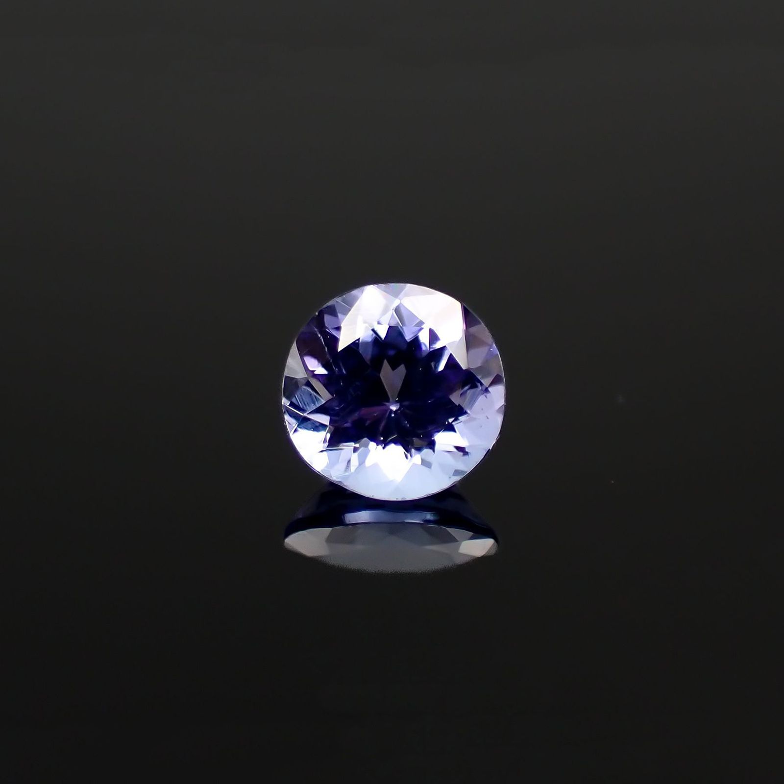 タンザナイト(宝石名タンザナイト)タンザニア産 0.61ct 識別済[230120197]5.5x5.4mm前後