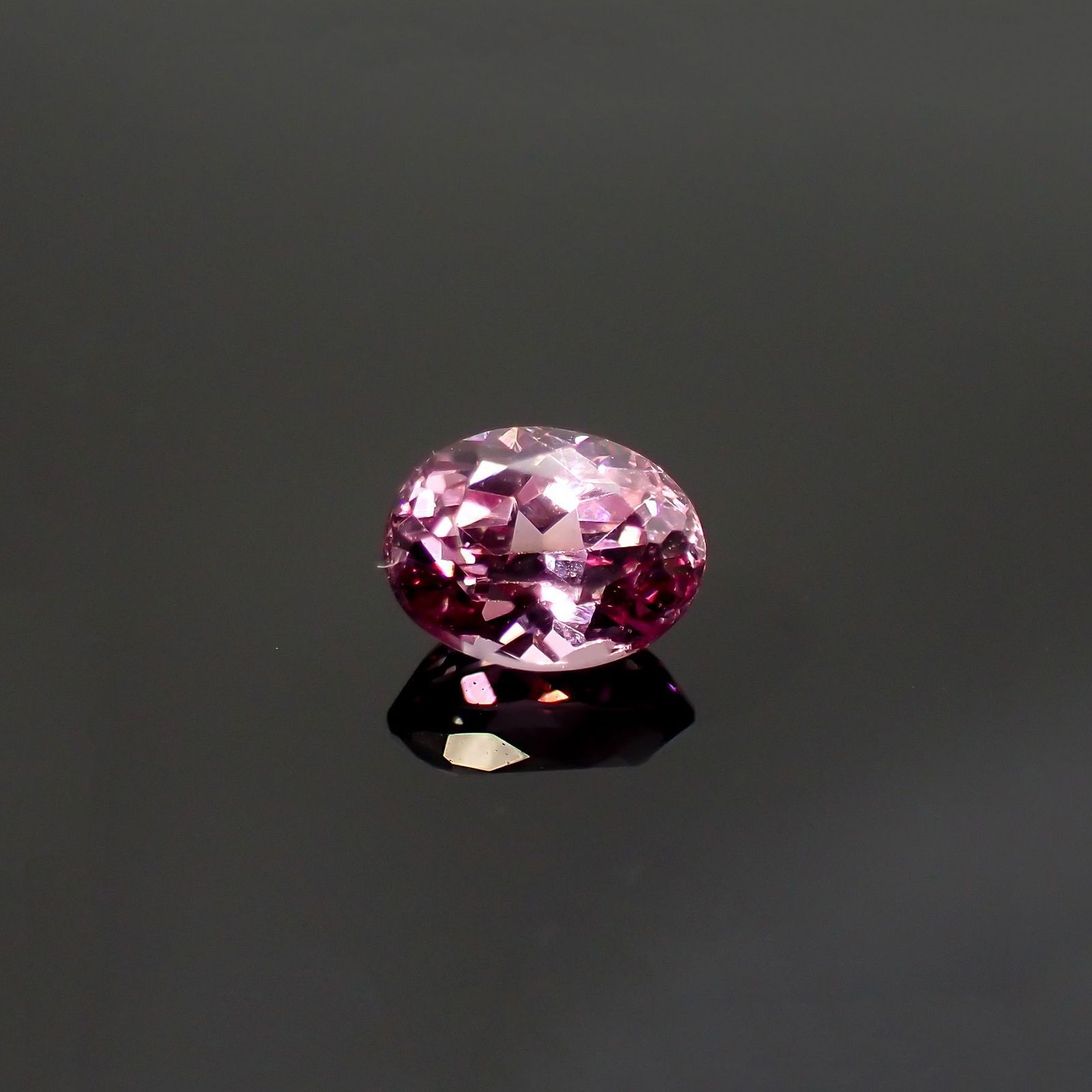 カラーシフトマラヤガーネット(宝石名ガーネット)タンザニア産 0.77ct 識別済[220115019]5.9x4.5mm前後