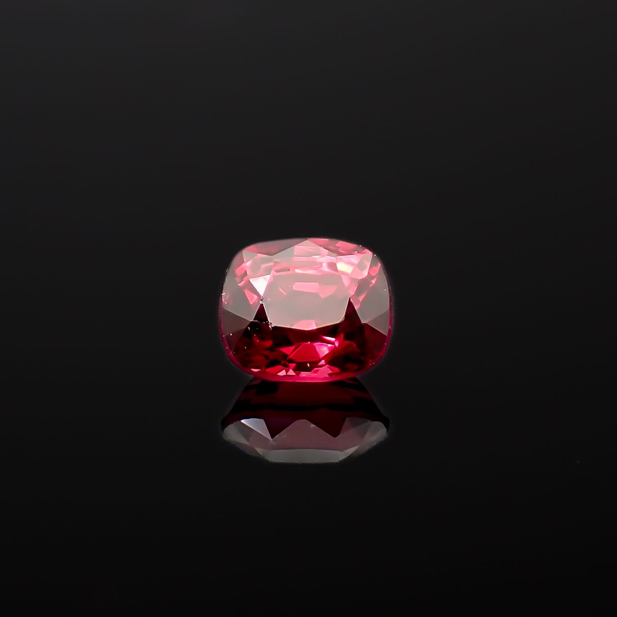 ジェダイスピネル(宝石名スピネル/別名ジェダイスピネル)ビルマ産 GUILD鑑付 0.48ct / 4.63x4.13mm前後 [260732535]