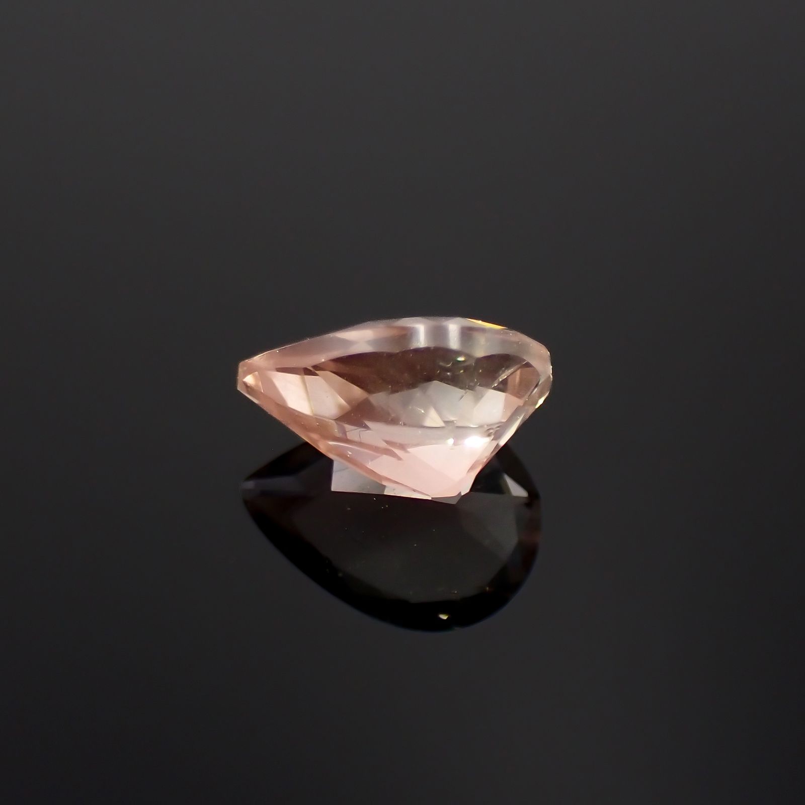 バイカラーオレゴンサンストーン(宝石名バイカラー・ラブラドライト)アメリカ・オレゴン州産 0.65ct 識別済[230722720]7x5.1mm前後