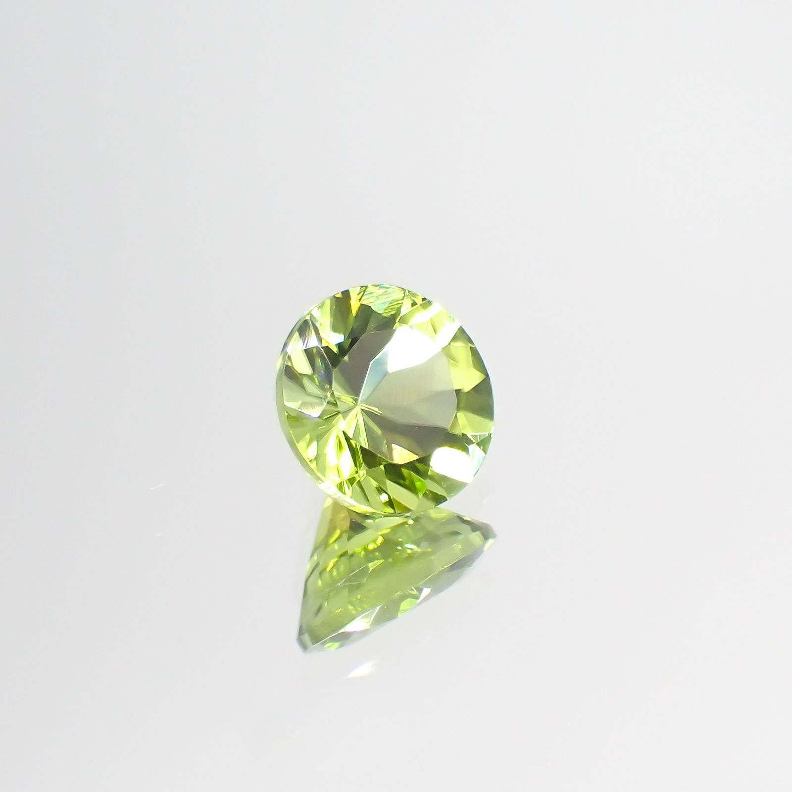ペリドット(宝石名ペリドット) パキスタン産 1.13ct 識別済[210813074]6.4×6.4mm前後