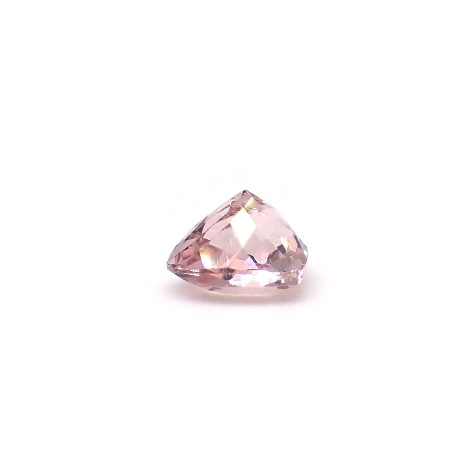 モルガナイト ブラジル産 0.79ct / 5.5x6.3mm前後 [260632307]