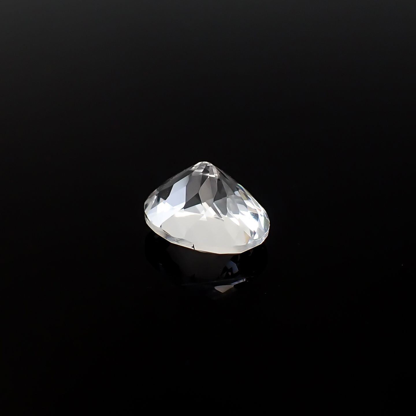 日本水晶 滋賀県田上山大谷河原産 2.39ct / 9.7x8mm前後 [260632423]