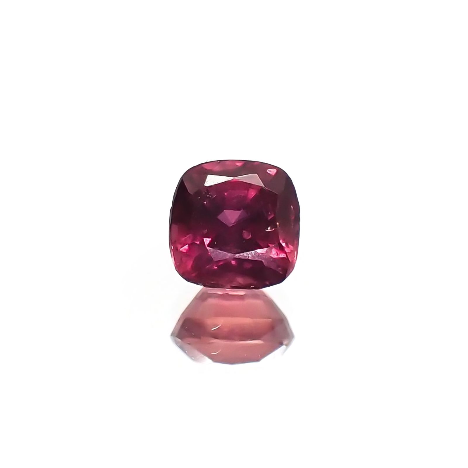 ルビー 非加熱(宝石名ルビー) マダガスカル産 識別済 0.30ct / 3.4x3.4mm前後 [210711715]