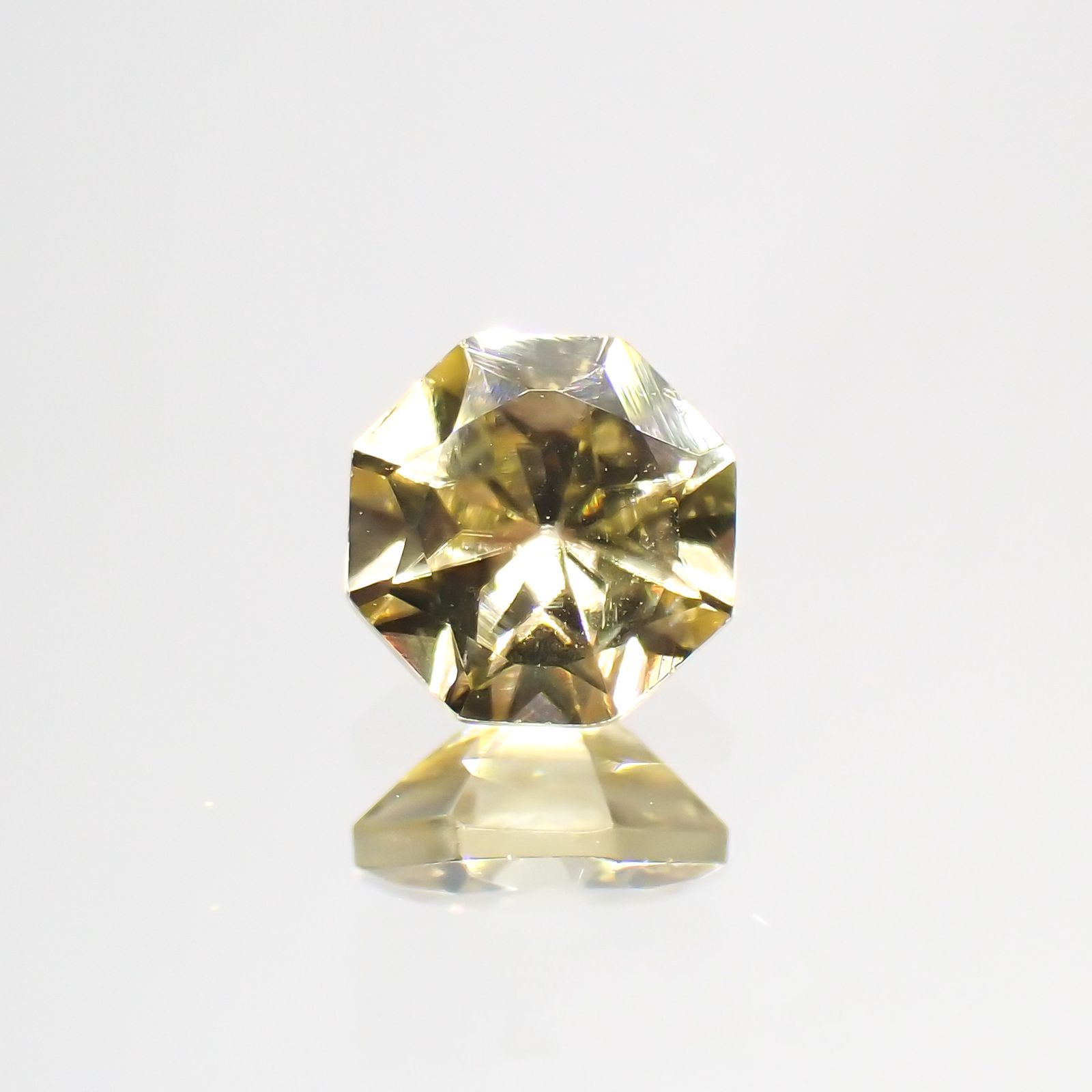 ◇オクタゴンカット◇イエロージルコン(宝石名ジルコン) カンボジア産 0.81ct 識別済[210410480]5.2×5.2mm前後