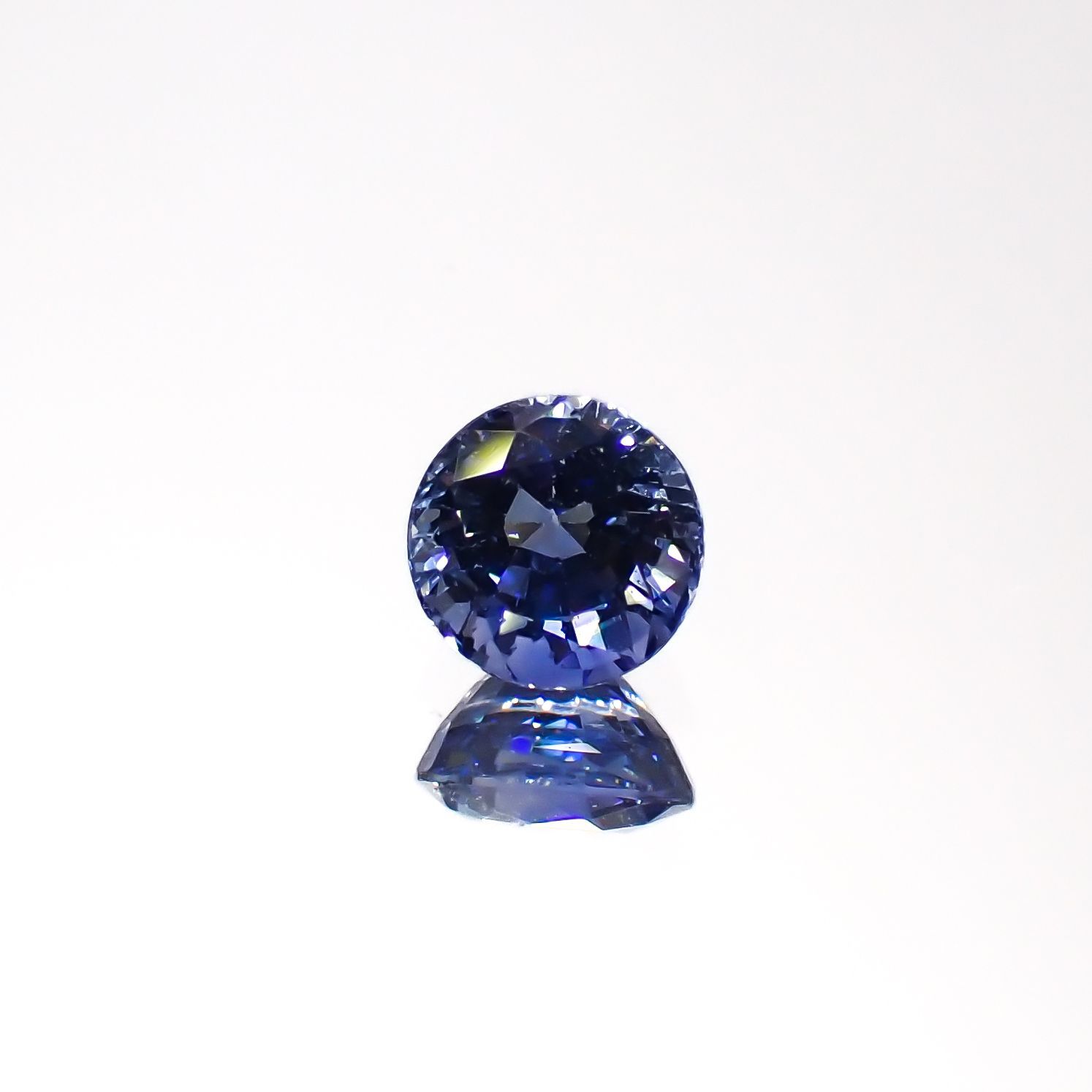 アイスブルーサファイア(宝石名サファイア)スリランカ/マダガスカル産 0.65ct 識別済[220515979]4.9x4.8mm前後