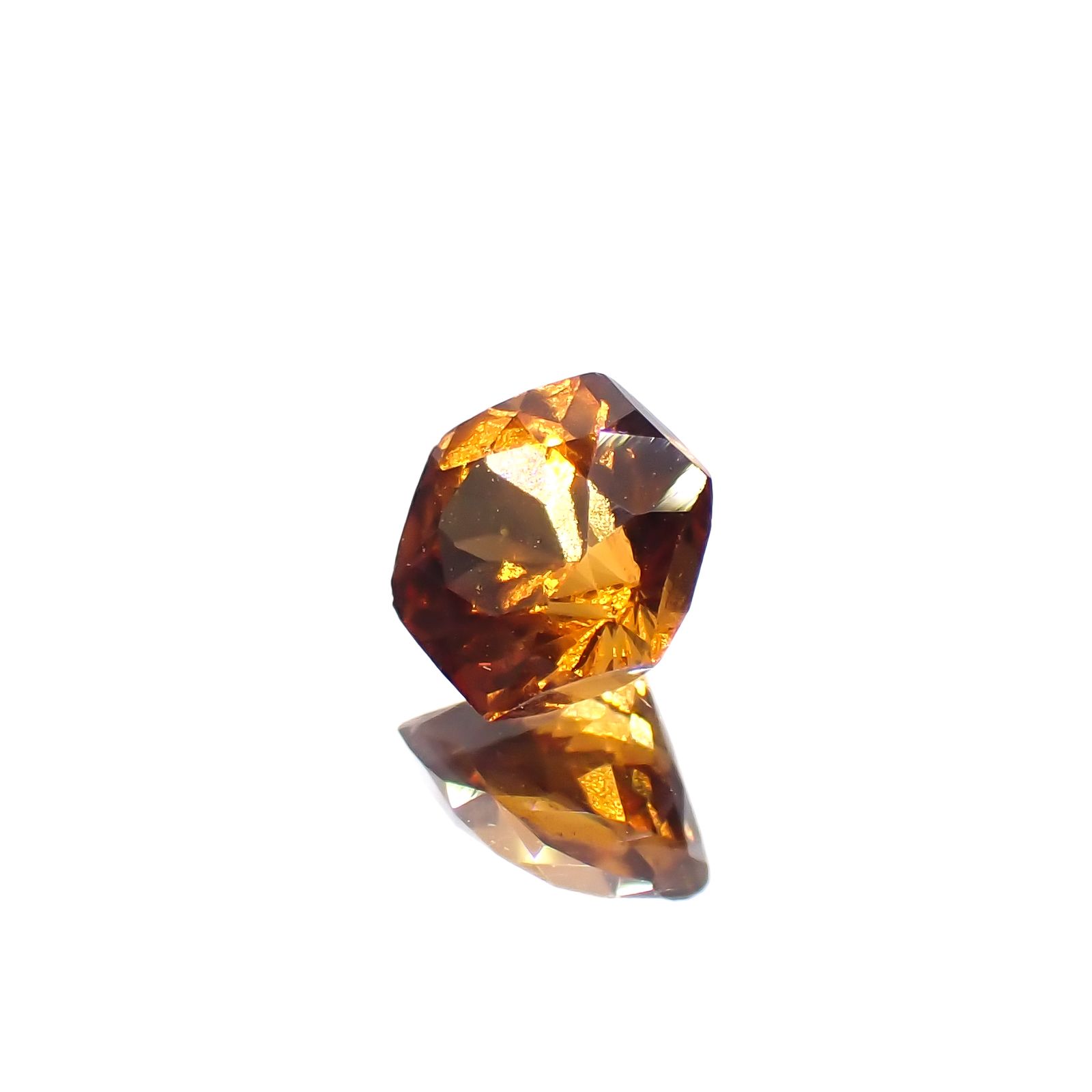 ◇ヘキサゴンカット◇ヘソナイトガーネット(宝石名ガーネット)スリランカ産 0.73ct 識別済[230421611]5.1x5mm前後